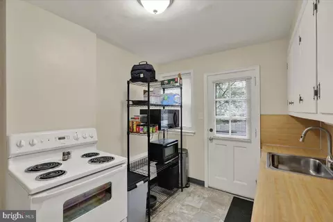 Entry Way - 1152 Gregg Ave, Reading, PA 19607 photo 2 of 2