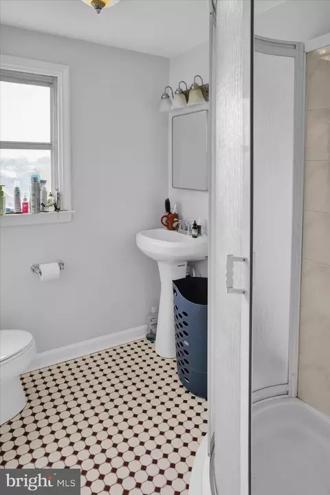 Bath - 241 Mcclellan St, Reading, PA 19611 photo 1 of 1