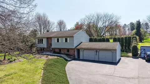 1111 Easter St, Mohrsville, PA 19541