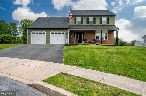 212 Crystal Cir, Birdsboro, PA 19508