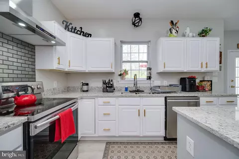 Kitchen - 23 Nancy Cir, Reading, PA 19606 photo 3 of 5