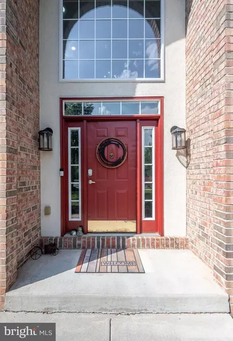 Entry Way - 23 Nancy Cir, Reading, PA 19606 photo 1 of 13