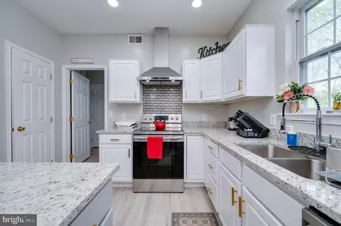 Kitchen - 23 Nancy Cir, Reading, PA 19606 photo 2 of 5