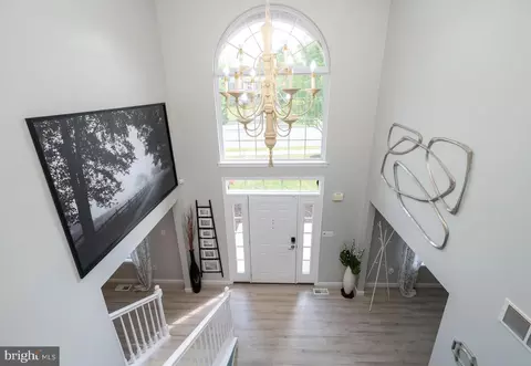 Entry Way - 23 Nancy Cir, Reading, PA 19606 photo 2 of 13