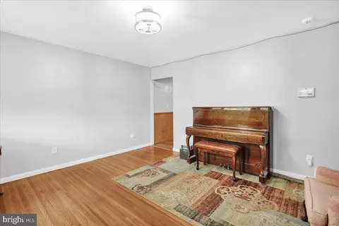 Entry Way - 1530 Kramer Ave, Reading, PA 19606 photo 1 of 2