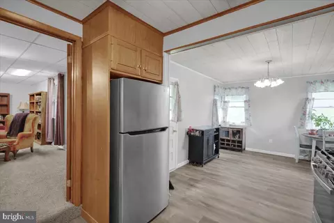 Entry Way - 1530 Kramer Ave, Reading, PA 19606 photo 2 of 2