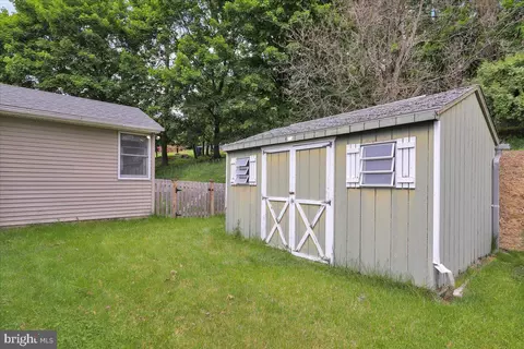 Exterior - 1530 Kramer Ave, Reading, PA 19606 photo 7 of 8