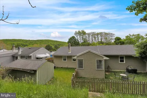 Exterior - 1530 Kramer Ave, Reading, PA 19606 photo 4 of 8