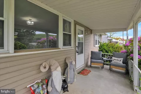 Exterior - 1530 Kramer Ave, Reading, PA 19606 photo 3 of 8