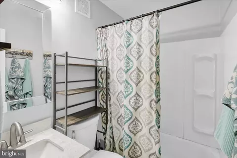 Bath - 1530 Kramer Ave, Reading, PA 19606 photo 1 of 3