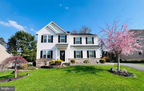 1668 E Thistle Dr, Reading, PA 19610
