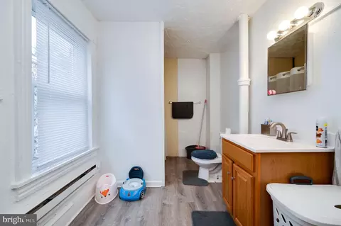 Entry Way - 235 Hudson St, Reading, PA 19601 photo 10 of 13