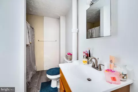 Bath - 235 Hudson St, Reading, PA 19601 photo 1 of 1
