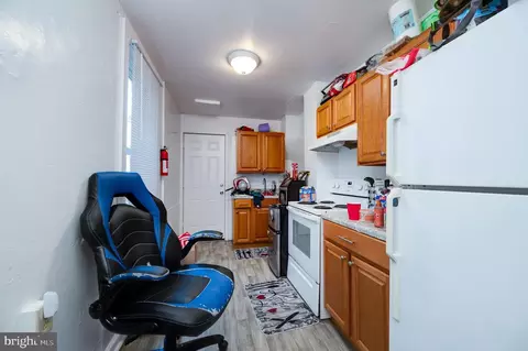 Entry Way - 235 Hudson St, Reading, PA 19601 photo 5 of 8