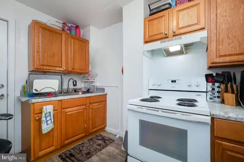 Entry Way - 235 Hudson St, Reading, PA 19601 photo 7 of 13