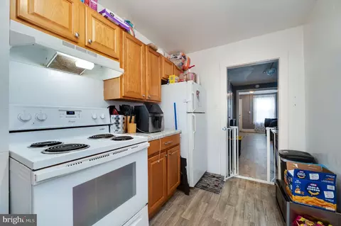 Entry Way - 235 Hudson St, Reading, PA 19601 photo 8 of 13