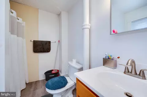 Bath - 235 Hudson St, Reading, PA 19601 photo 1 of 1