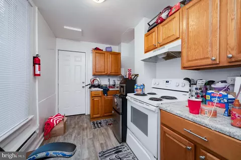 Entry Way - 235 Hudson St, Reading, PA 19601 photo 6 of 8