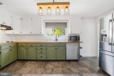 Kitchen - 238 Kemp Rd, Barto, PA 19504 photo 3 of 4