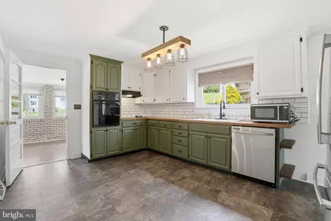 Kitchen - 238 Kemp Rd, Barto, PA 19504 photo 2 of 4