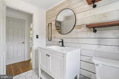 Bath - 238 Kemp Rd, Barto, PA 19504 photo 4 of 4