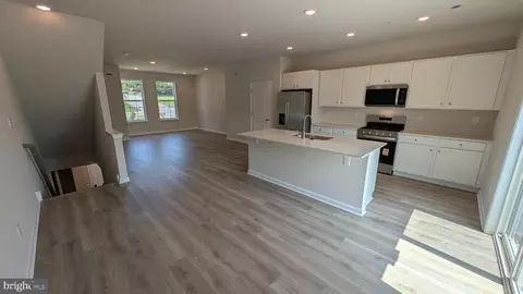 566 Swamp Creek Rd, Bechtelsville, PA 19505