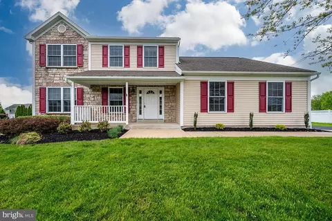 4985 Thornbury Cir, Douglassville, PA 19518