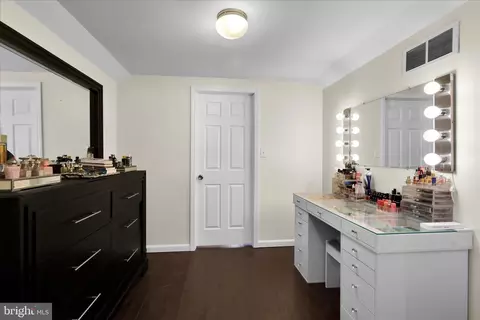 Entry Way - 208 N Sandy Ln, Reading, PA 19608 photo 6 of 9