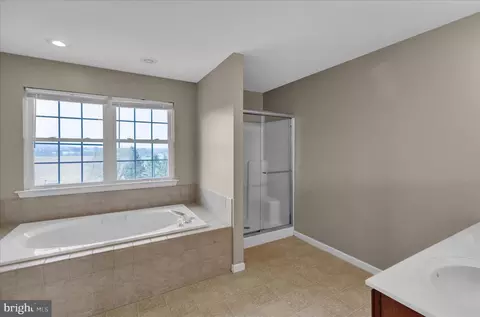 Bath - 208 N Sandy Ln, Reading, PA 19608 photo 2 of 3