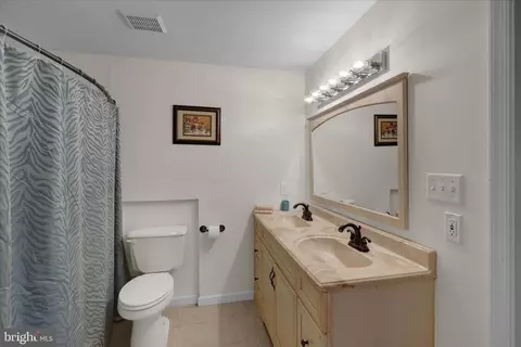 Bath - 208 N Sandy Ln, Reading, PA 19608 photo 3 of 3