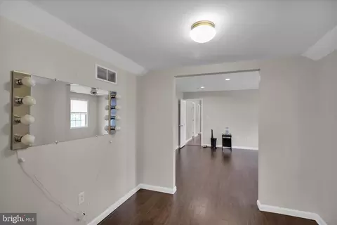 Entry Way - 208 N Sandy Ln, Reading, PA 19608 photo 7 of 9