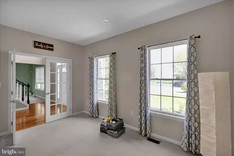 Entry Way - 208 N Sandy Ln, Reading, PA 19608 photo 4 of 9
