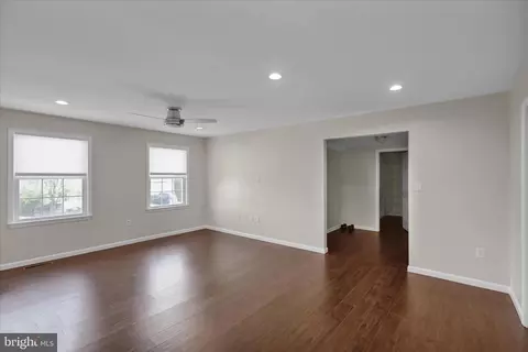 Living - 208 N Sandy Ln, Reading, PA 19608 photo 4 of 4