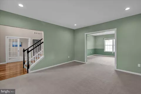 Living - 208 N Sandy Ln, Reading, PA 19608 photo 3 of 4