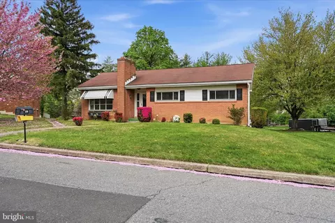 Exterior - 904 Crestview Ave, Reading, PA 19607 photo 3 of 6