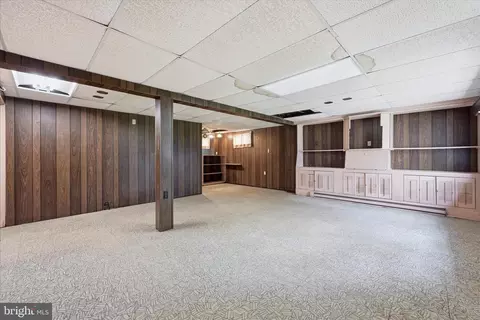 Living - 904 Crestview Ave, Reading, PA 19607 photo 3 of 3
