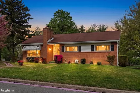 Exterior - 904 Crestview Ave, Reading, PA 19607 photo 2 of 6