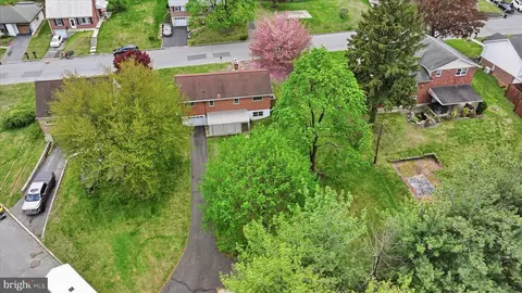 View/Area - 904 Crestview Ave, Reading, PA 19607 photo 3 of 5