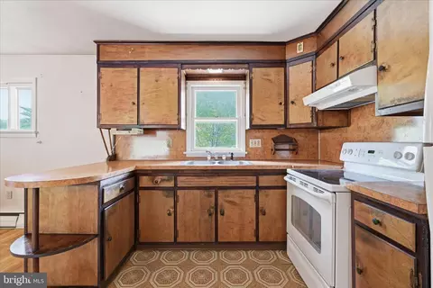 Kitchen - 904 Crestview Ave, Reading, PA 19607 photo 2 of 2