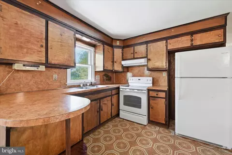 Kitchen - 904 Crestview Ave, Reading, PA 19607 photo 1 of 2