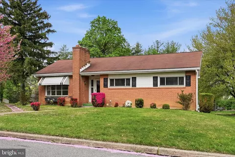 904 Crestview Ave, Reading, PA 19607