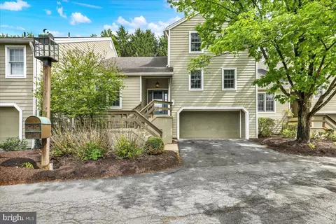 1928 Meadow Ln, Wyomissing, PA 19610
