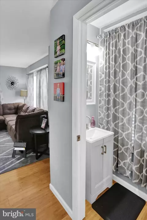 Entry Way - 738 Philadelphia Ave, Reading, PA 19607 photo 3 of 4