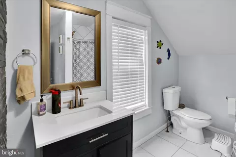 Bath - 738 Philadelphia Ave, Reading, PA 19607 photo 2 of 3