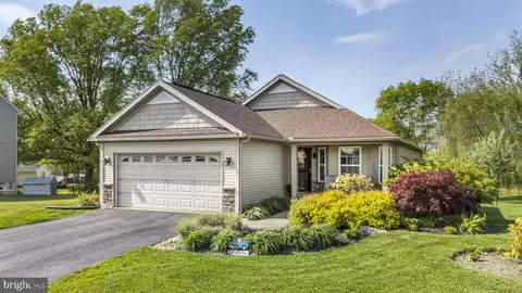 136 Nantucket Dr, Reading, PA 19605