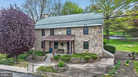 1786 Weisstown Rd, Boyertown, PA 19512