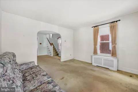 Living - 1340 Fern Ave, Reading, PA 19607 photo 2 of 4