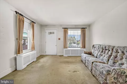 Living - 1340 Fern Ave, Reading, PA 19607 photo 3 of 4