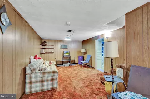 Living - 9 Wingert Rd, Reading, PA 19610 photo 1 of 3