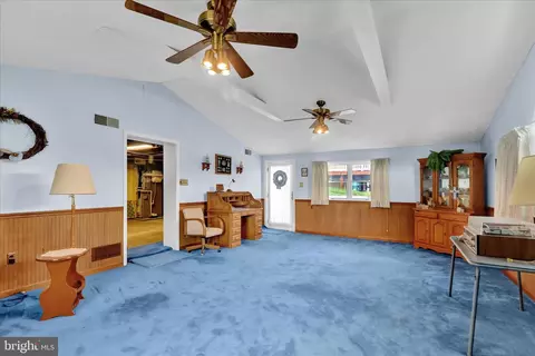 Living - 9 Wingert Rd, Reading, PA 19610 photo 3 of 3